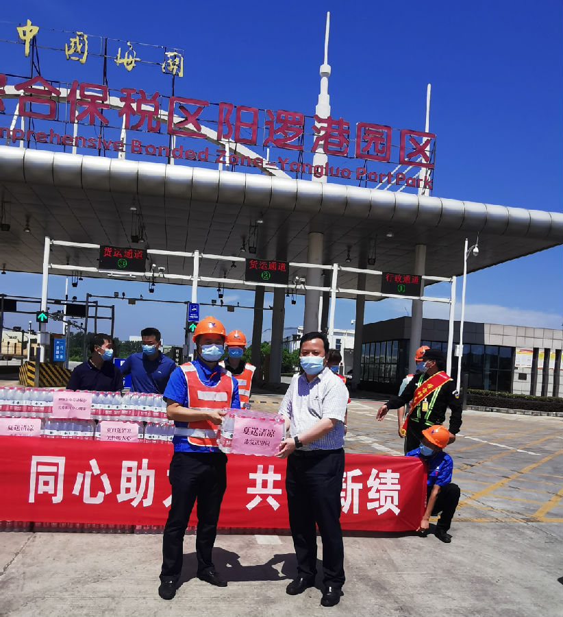 胡湘建到园区公司检查安全生产工作并开展夏季"送清凉